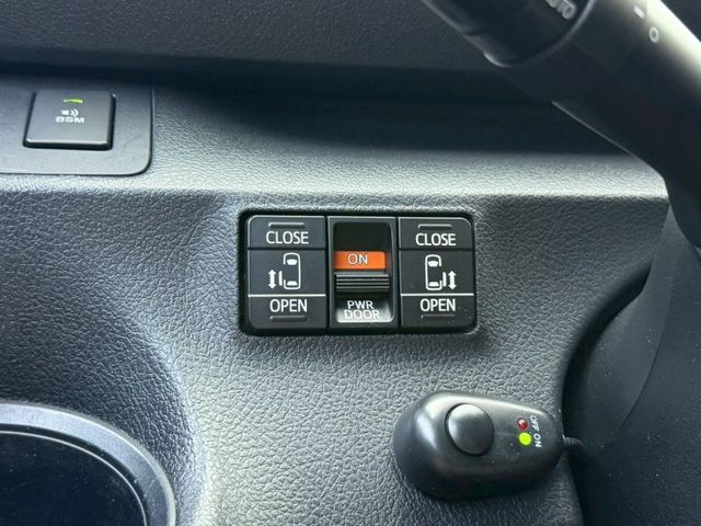 豪華+ 雙電動側滑門 抬頭顯示器 盲點偵測 CarPlay 車頂置放架 導航系統 定速巡航 恆溫空調 免鑰匙摸門解鎖  第13張相片