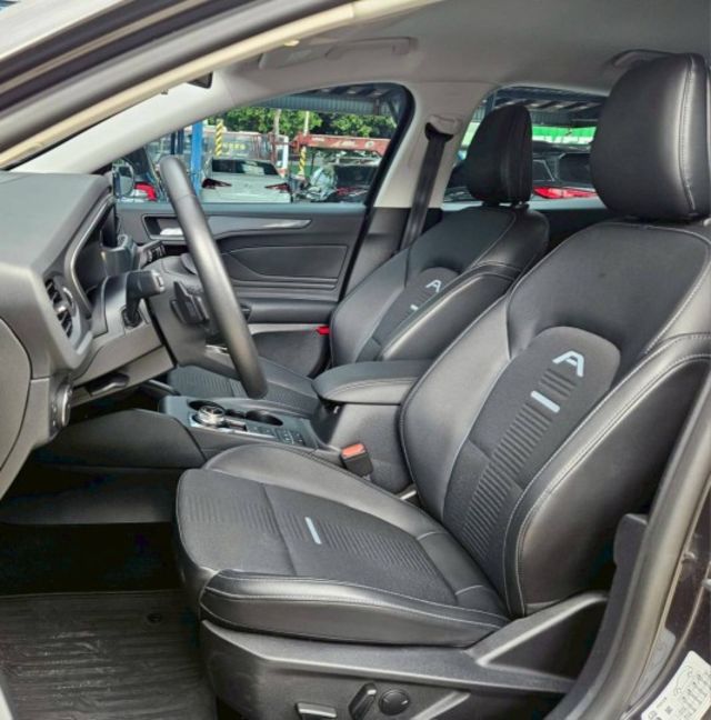22.5式任性 LEVEL2輔助 數位儀錶 B&O音響 CarPlay 換檔撥片 分區溫控 HUD抬頭顯示器 盲點偵測  第6張相片