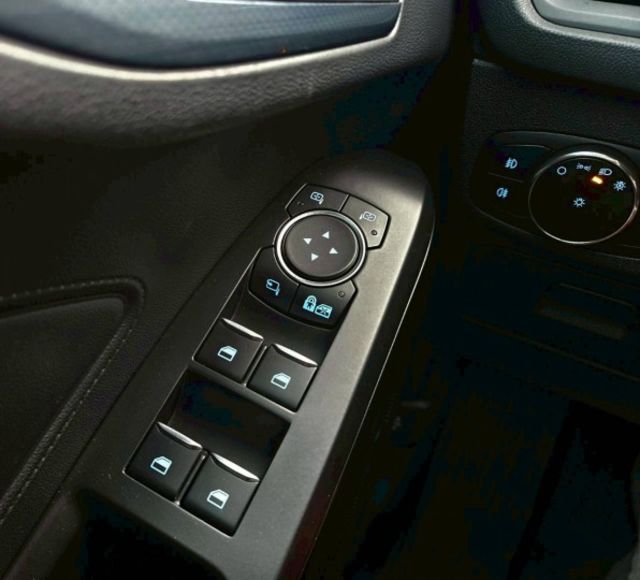 22.5式任性 LEVEL2輔助 數位儀錶 B&O音響 CarPlay 換檔撥片 分區溫控 HUD抬頭顯示器 盲點偵測  第20張相片