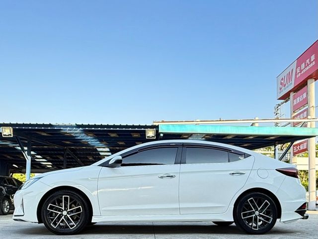 SPORT 極速型 換檔撥片 盲點偵測 CarPlay主機 免鑰匙解鎖啟動 分區溫控 倒車顯影 定速巡航 可調式閥門  第3張相片