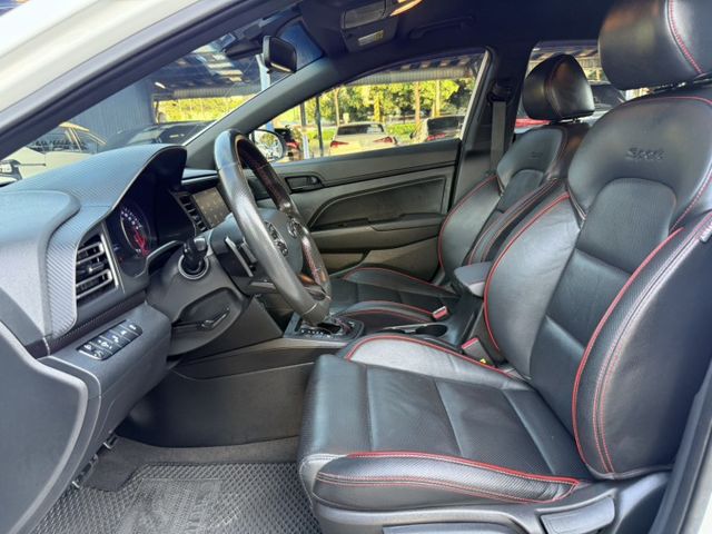 SPORT 極速型 換檔撥片 盲點偵測 CarPlay主機 免鑰匙解鎖啟動 分區溫控 倒車顯影 定速巡航 可調式閥門  第6張相片