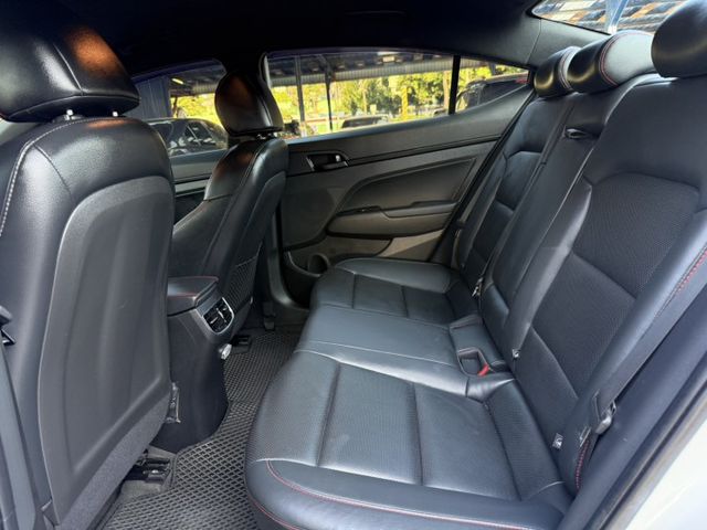 SPORT 極速型 換檔撥片 盲點偵測 CarPlay主機 免鑰匙解鎖啟動 分區溫控 倒車顯影 定速巡航 可調式閥門  第7張相片