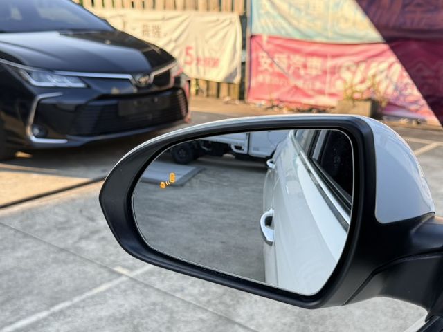 SPORT 極速型 換檔撥片 盲點偵測 CarPlay主機 免鑰匙解鎖啟動 分區溫控 倒車顯影 定速巡航 可調式閥門  第9張相片