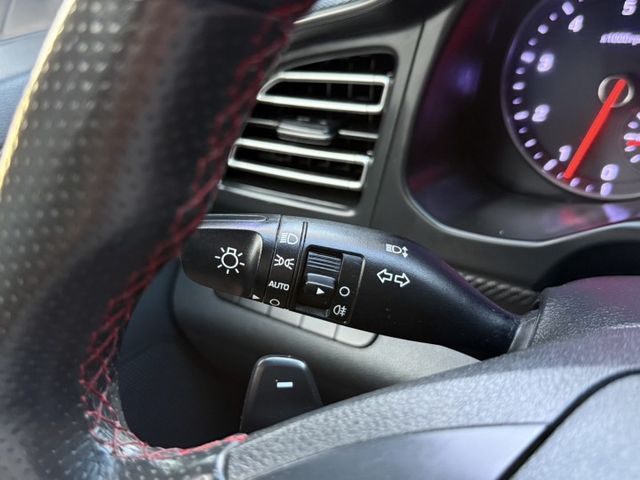 SPORT 極速型 換檔撥片 盲點偵測 CarPlay主機 免鑰匙解鎖啟動 分區溫控 倒車顯影 定速巡航 可調式閥門  第11張相片