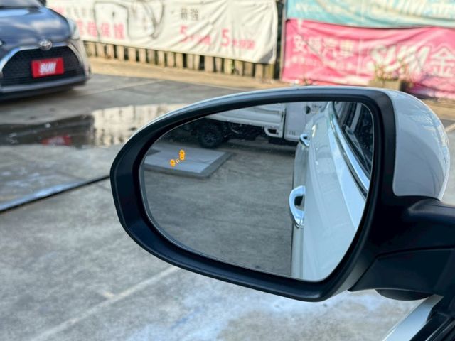 汽油旗艦 原廠保養紀錄 ACC跟車 全景天窗 盲點偵測 電動尾門 分區溫控 環景系統 CarPlay 無線充電座  第11張相片