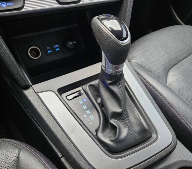 經典版 原廠保養紀錄 定速巡航 後座出風口 大螢幕安卓機 無線CarPlay 倒車顯影 自動感應頭燈 LED日行燈  第15張相片