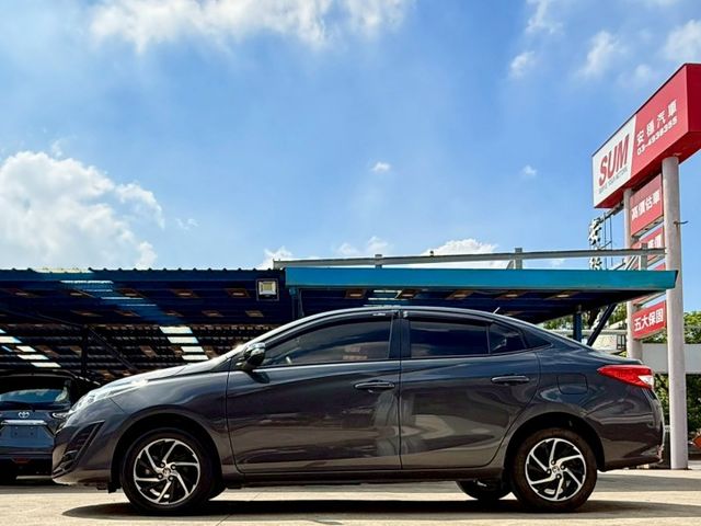 經典版 第三方認證 全車原鈑件 自動感應頭燈 電動收折後視鏡 中控螢幕 藍芽連線 LED日行燈 駐車雷達  第3張相片