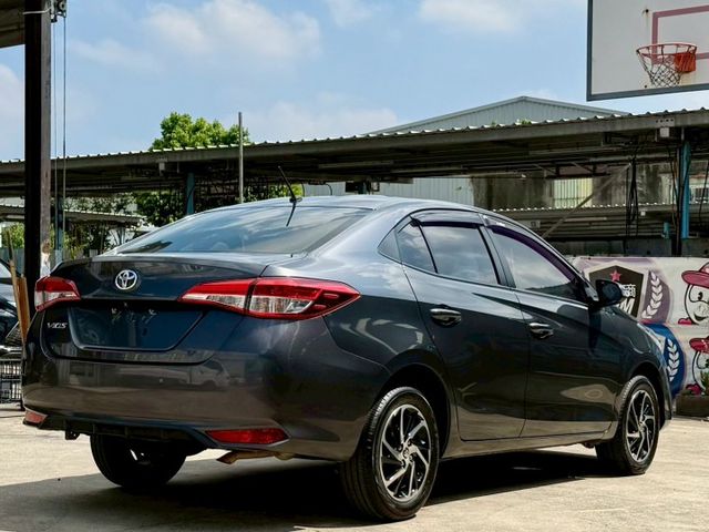 經典版 第三方認證 全車原鈑件 自動感應頭燈 電動收折後視鏡 中控螢幕 藍芽連線 LED日行燈 駐車雷達  第5張相片
