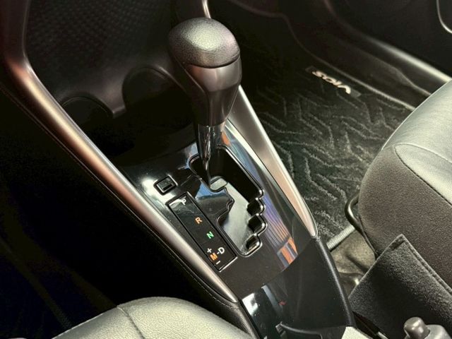 經典版 第三方認證 全車原鈑件 自動感應頭燈 電動收折後視鏡 中控螢幕 藍芽連線 LED日行燈 駐車雷達  第12張相片
