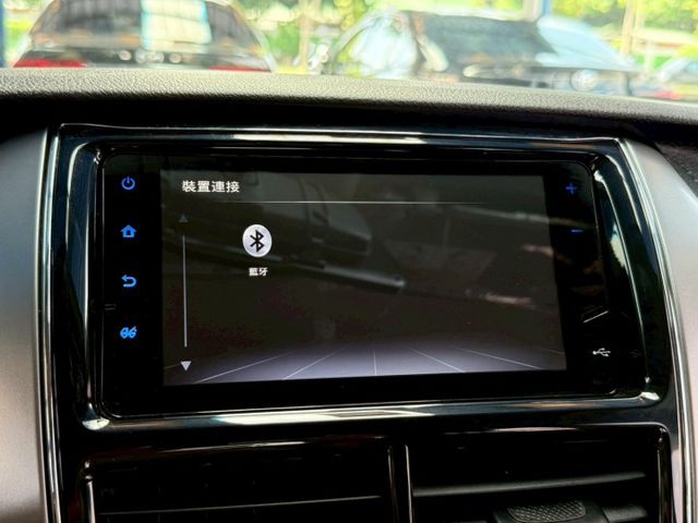 經典版 第三方認證 全車原鈑件 自動感應頭燈 電動收折後視鏡 中控螢幕 藍芽連線 LED日行燈 駐車雷達  第13張相片