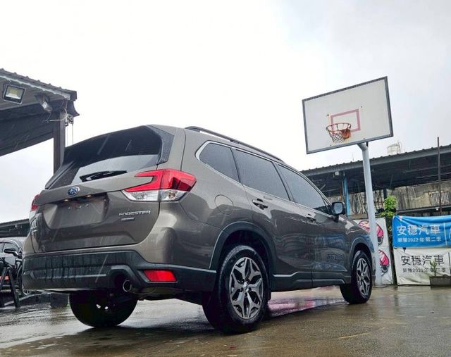 i-L EyeSight 四輪傳動 ACC跟車 盲點偵測 盲區影像輔助 AEB緊急煞停 車道偏移警示 免鑰匙摸門解鎖  第4張相片