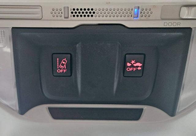 i-L EyeSight 四輪傳動 ACC跟車 盲點偵測 盲區影像輔助 AEB緊急煞停 車道偏移警示 免鑰匙摸門解鎖  第10張相片