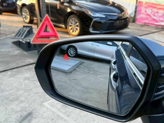 大七人座 全景天窗 盲點偵測 環景系統 導航系統 ACC跟車 車道置中維持輔助 AEB緊急煞停 免鑰匙解鎖啟動 LED燈  第10張相片