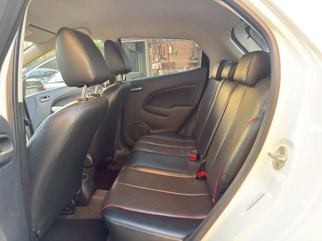 Mazda Mazda2  第10張相片
