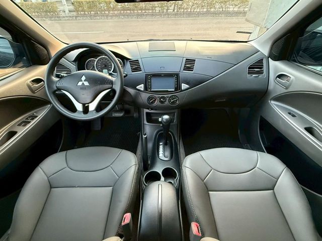 Mitsubishi Zinger  第9張相片