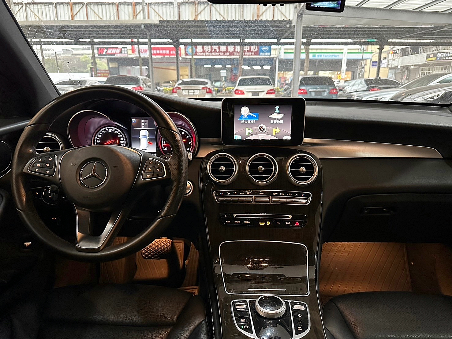 LINE:goodcar888 2017年 BENZ GLC300 2.0 一手車 僅跑十萬  第6張相片