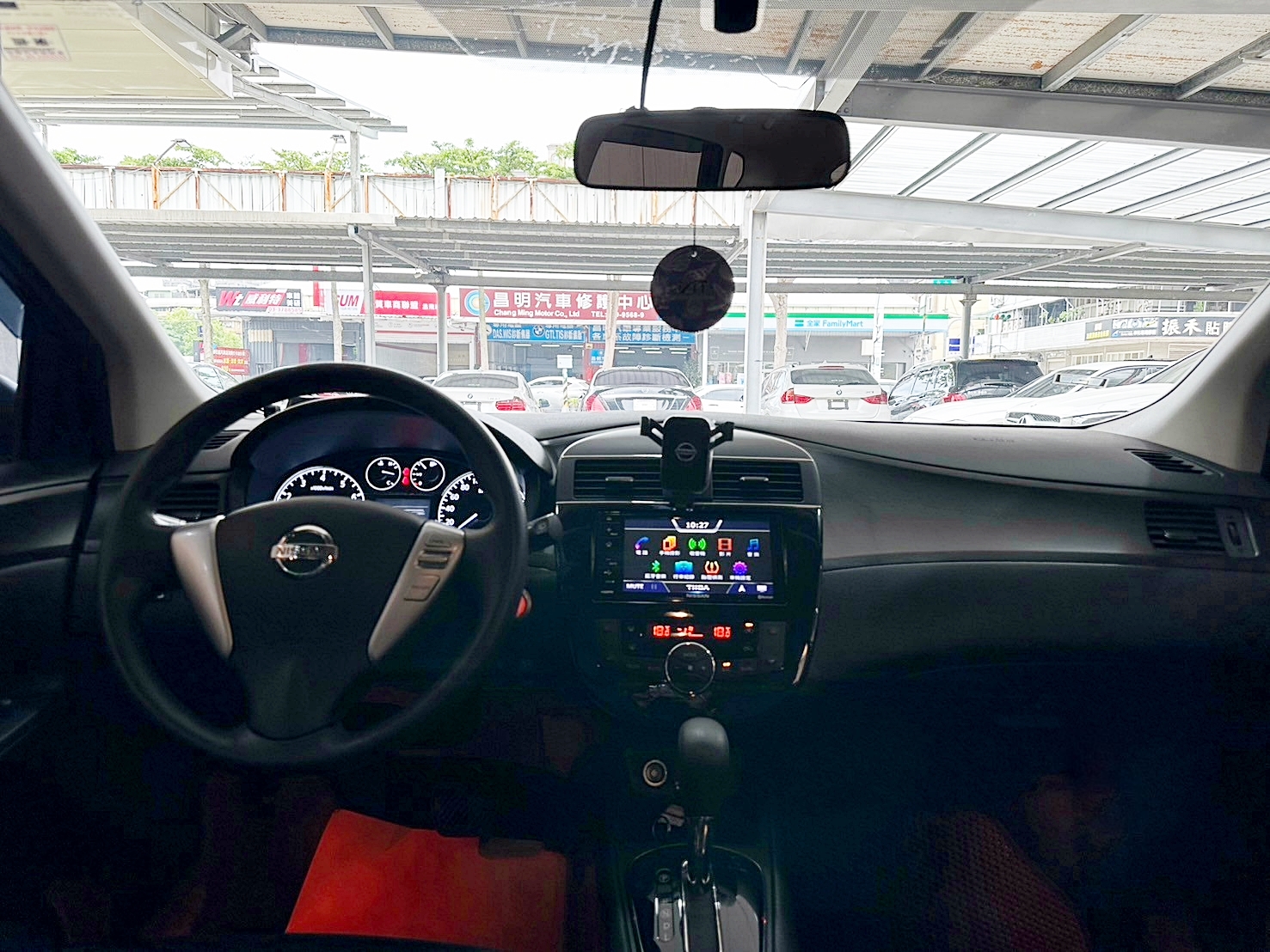 LINE:goodcar888 一手車僅跑七萬 全原廠保養2016年 Nissan Tiida 5D 1.6 豪華影音版 CVT無段變速 自然進氣   第6張相片
