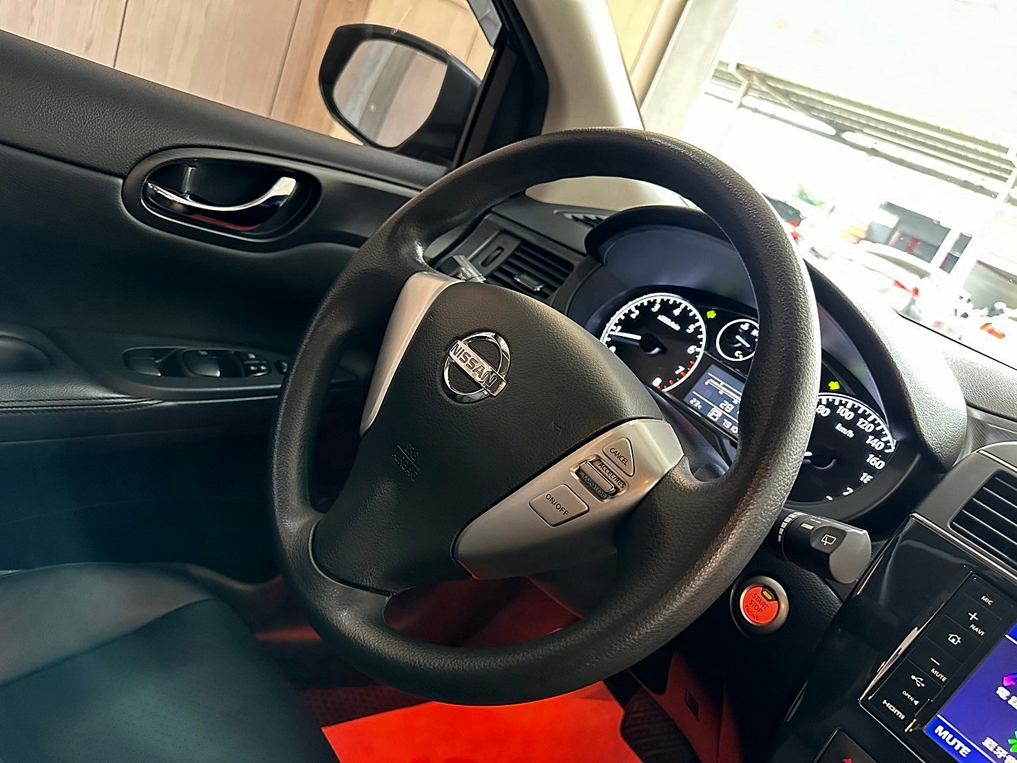 LINE:goodcar888 一手車僅跑七萬 全原廠保養2016年 Nissan Tiida 5D 1.6 豪華影音版 CVT無段變速 自然進氣   第8張相片