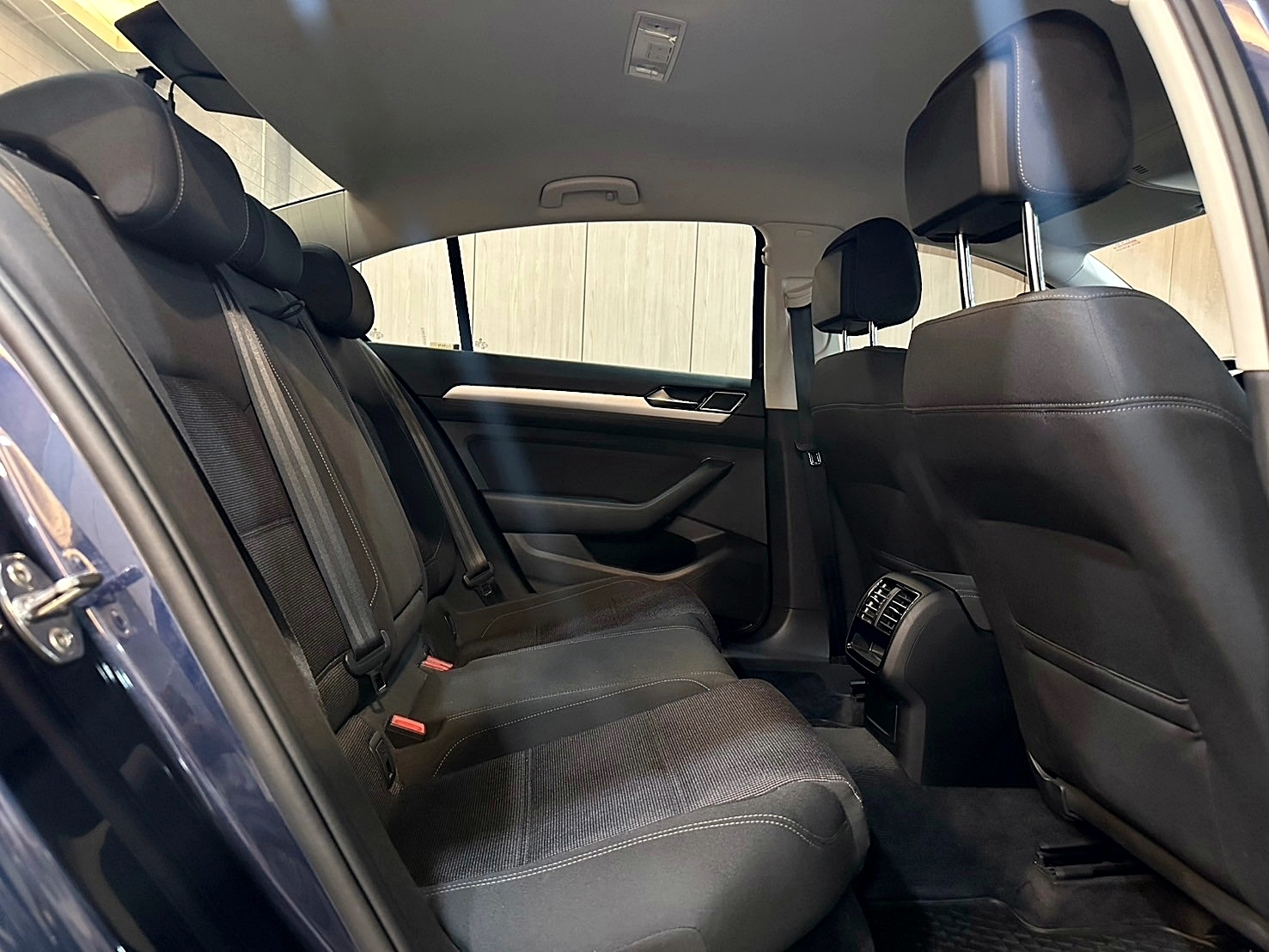 2015年 福斯 Passat Sedan 280 TSI 1.4 新車價135萬 僅跑四萬 一年跑四千 雙離合器7速自手排 渦輪增壓 一公升最高可跑18.52km/ltr  第13張相片
