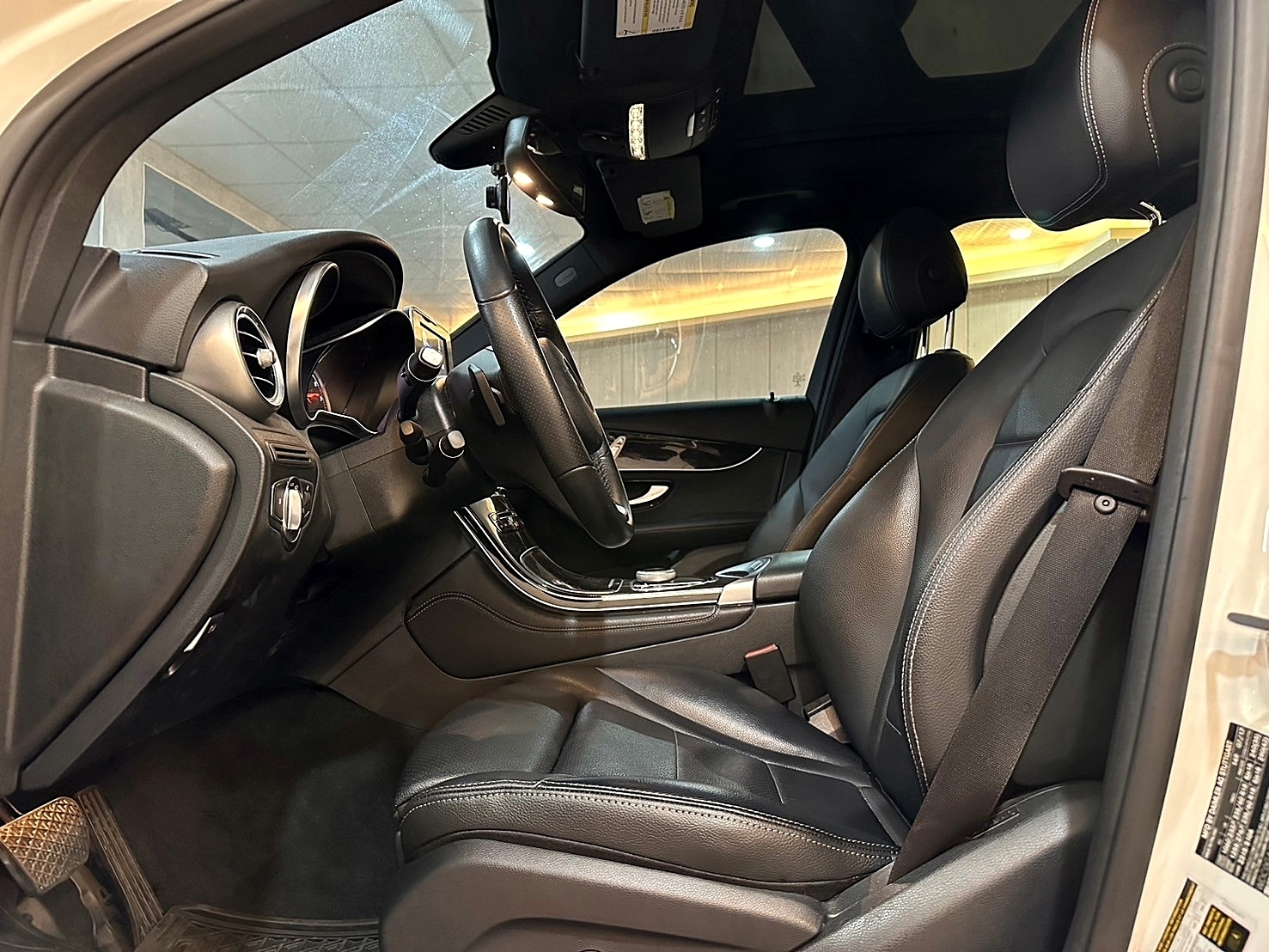 2017年 BENZ GLC300 2.0 一手車 僅跑十萬  第4張相片