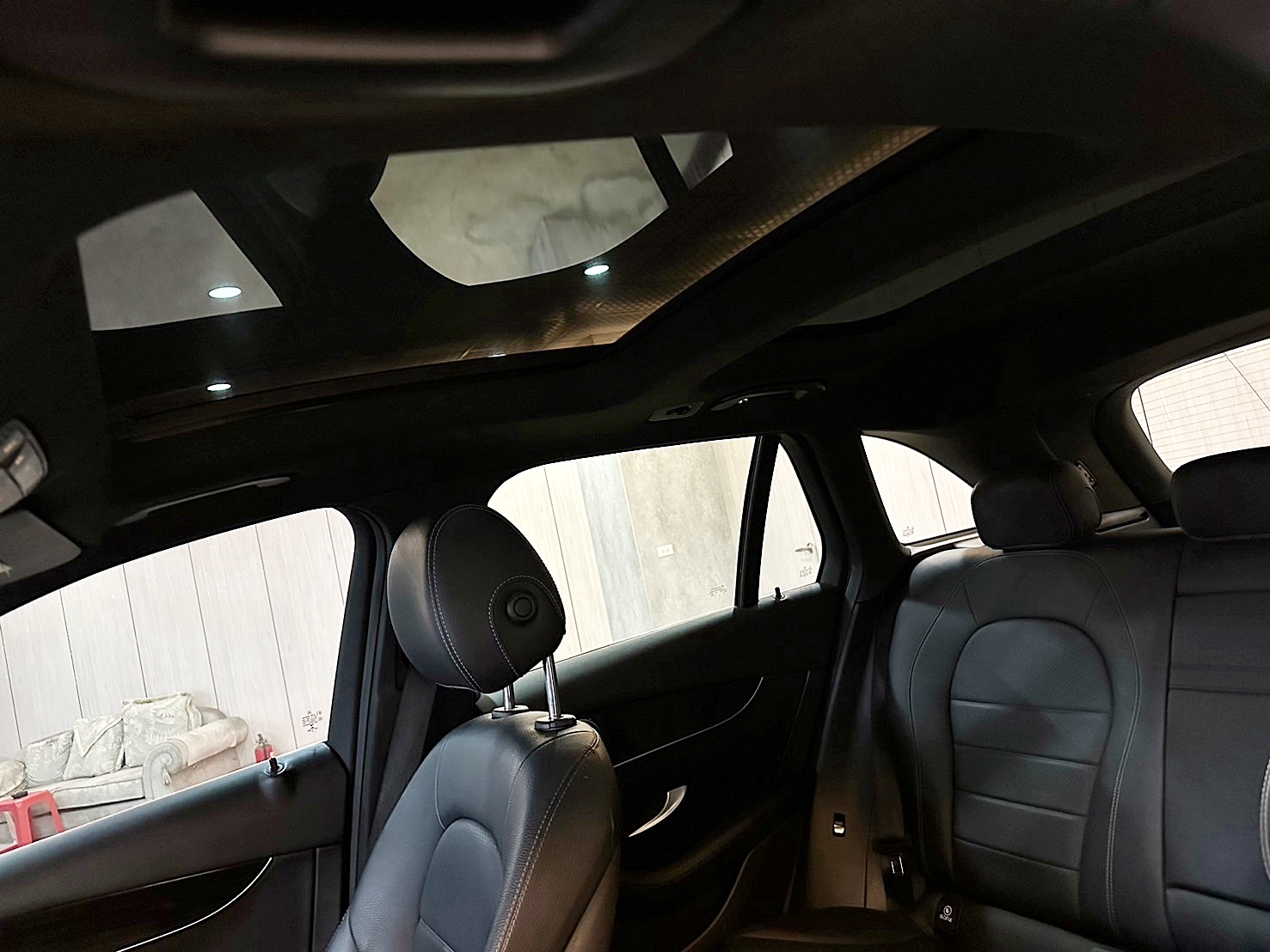 2017年 BENZ GLC300 2.0 一手車 僅跑十萬  第5張相片