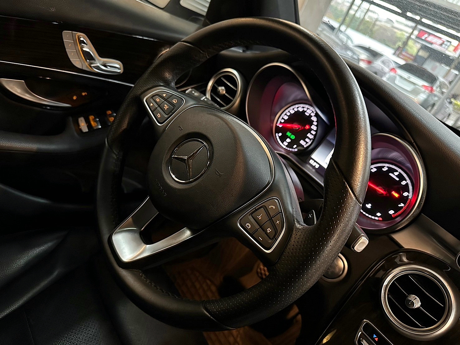 2017年 BENZ GLC300 2.0 一手車 僅跑十萬  第7張相片
