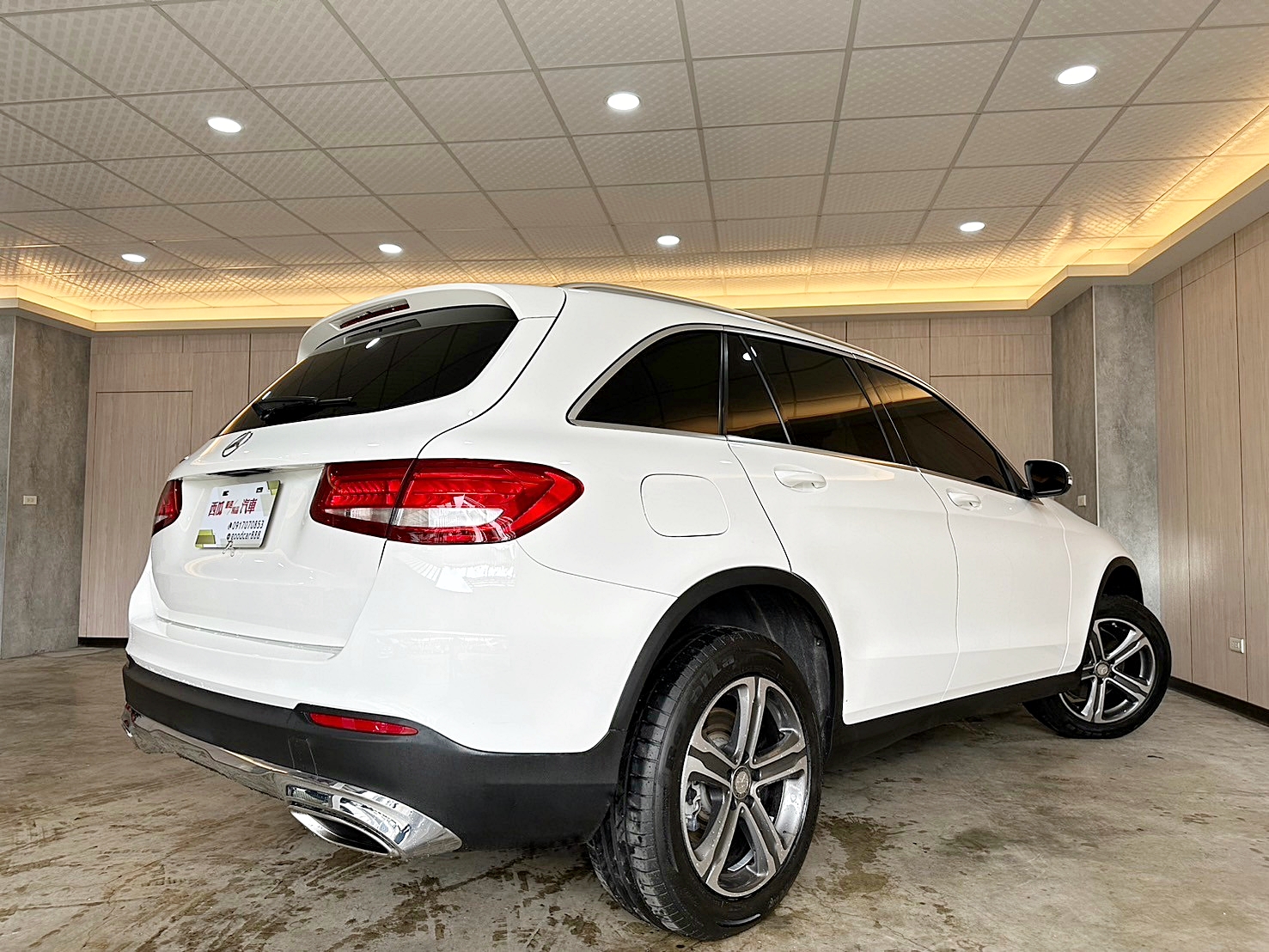 2017年 BENZ GLC300 2.0 一手車 僅跑十萬  第13張相片