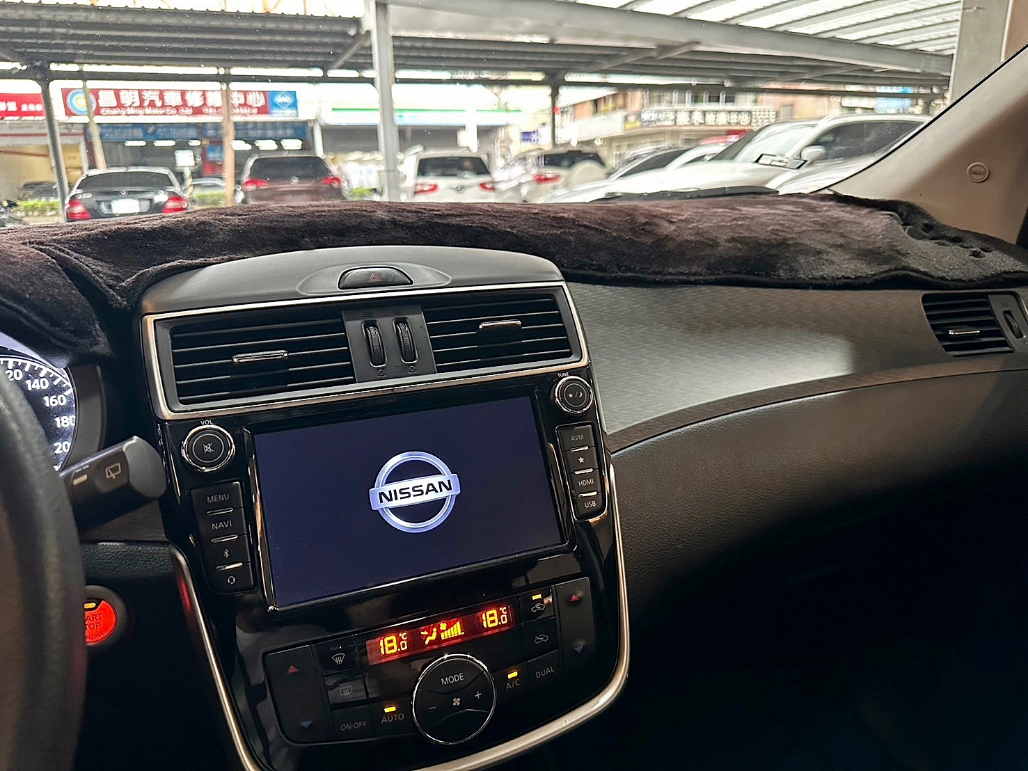 2018年 Nissan Tiida 5D 旗艦版 CVT無段變速 自然進氣 僅跑12萬 ✨盲點偵測  第11張相片