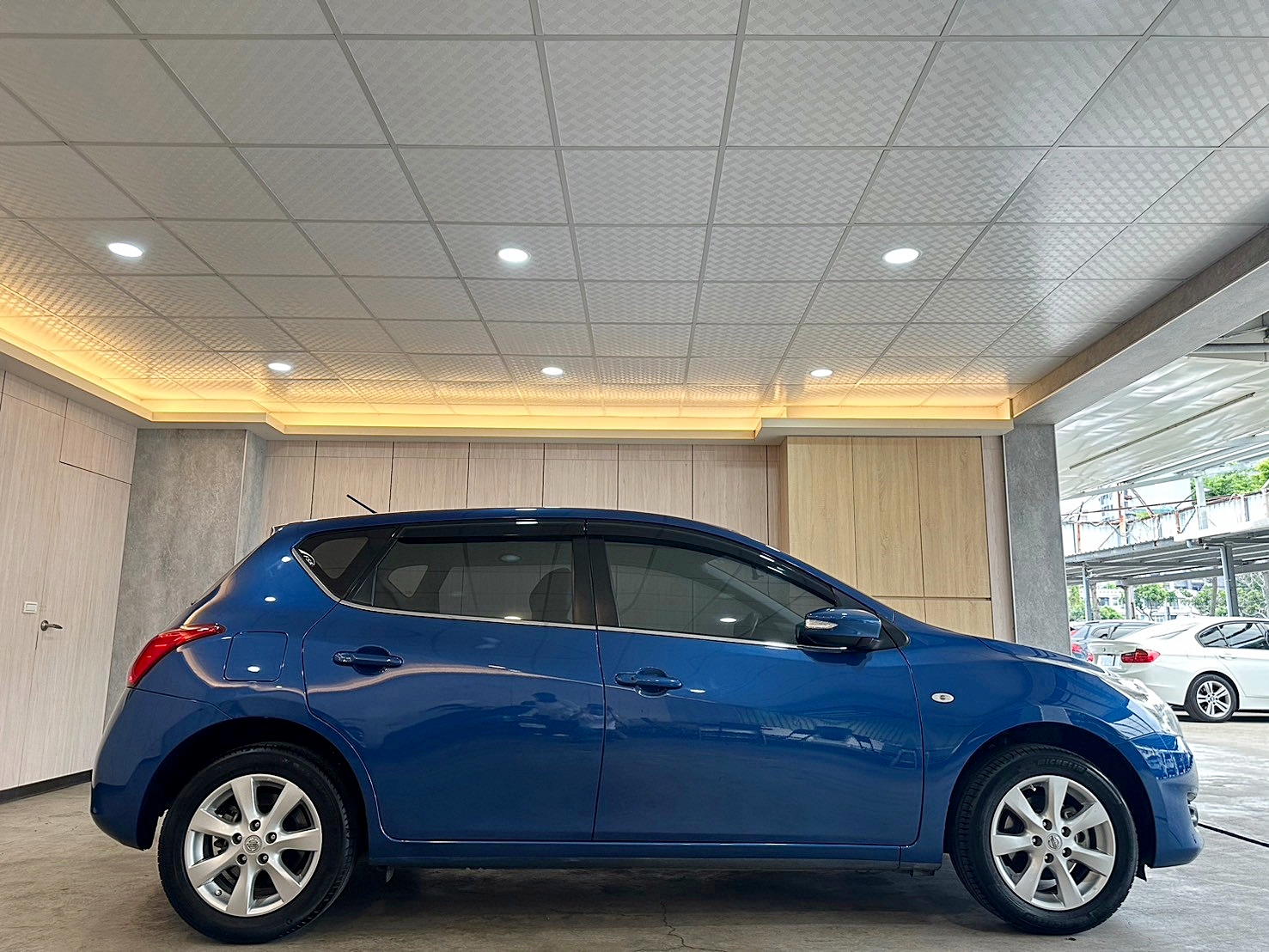 2015年 Nissan Tiida 5D 豪華影音版 僅跑13萬 CVT無段變速 自然進氣  第3張相片