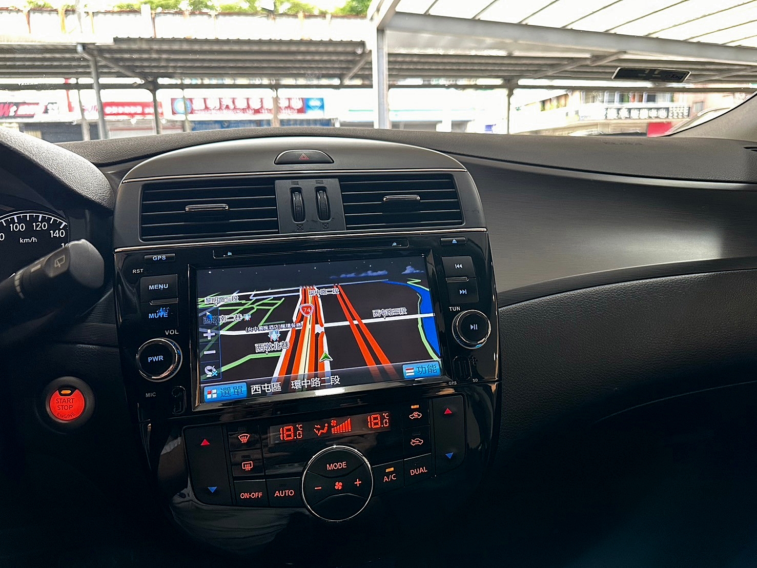 2015年 Nissan Tiida 5D 豪華影音版 僅跑13萬 CVT無段變速 自然進氣  第8張相片