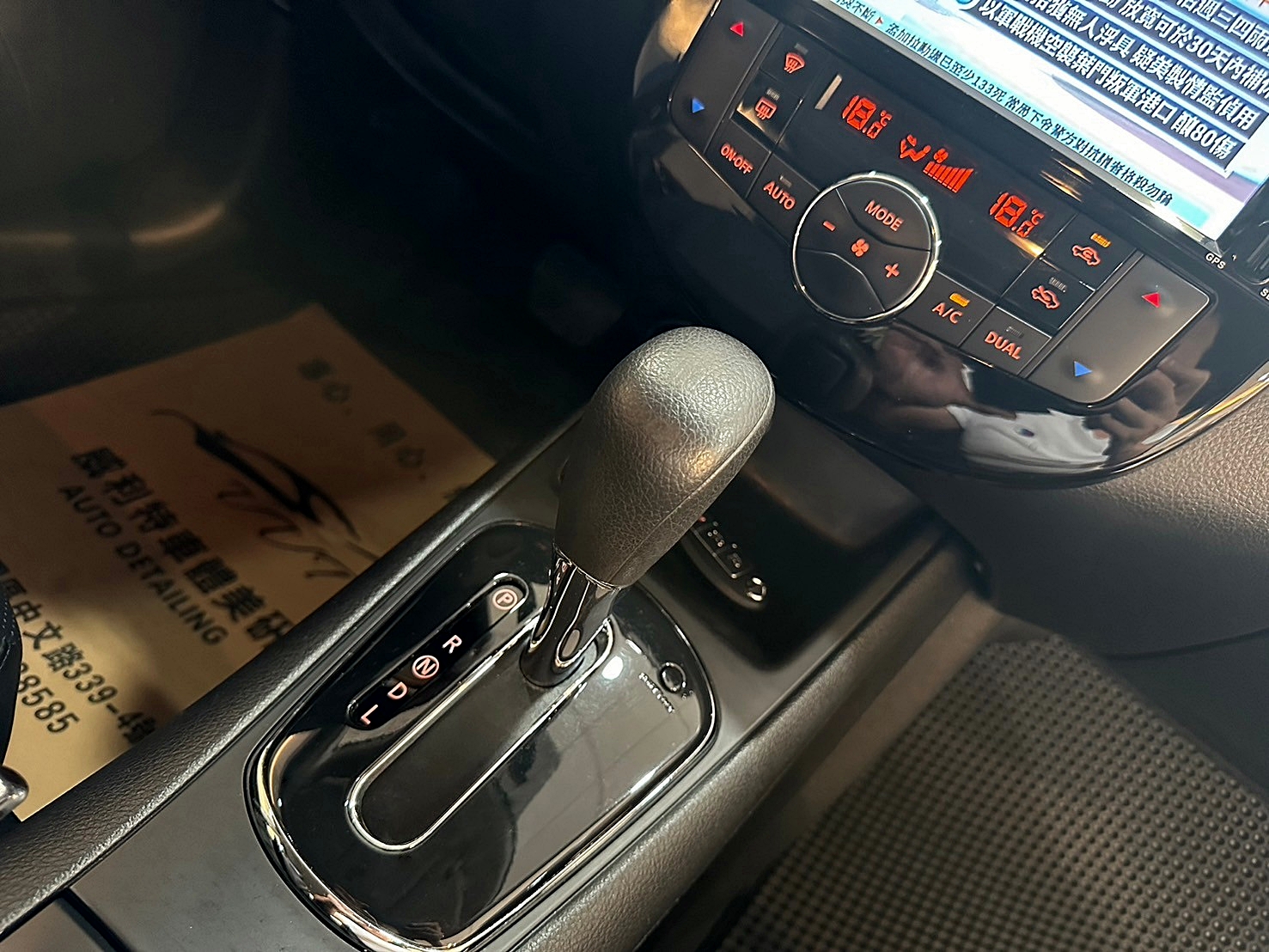 2015年 Nissan Tiida 5D 豪華影音版 僅跑13萬 CVT無段變速 自然進氣  第11張相片