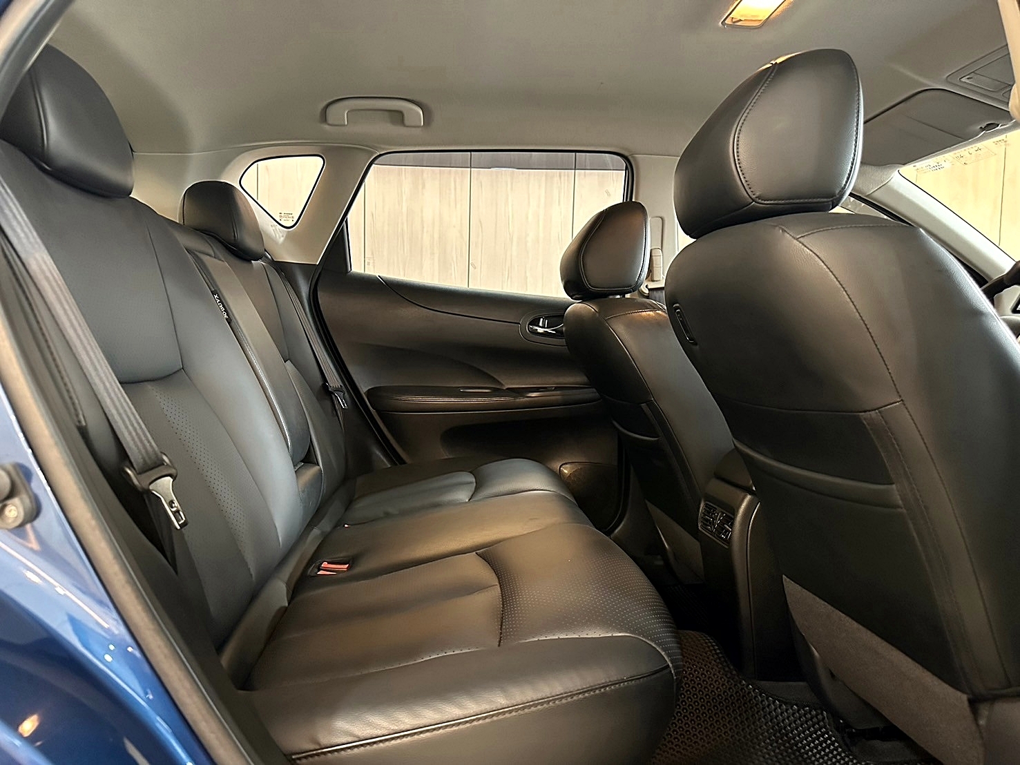 2015年 Nissan Tiida 5D 豪華影音版 僅跑13萬 CVT無段變速 自然進氣  第12張相片