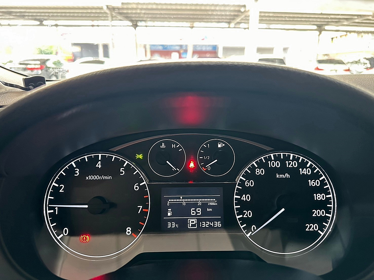 2015年 Nissan Tiida 5D 豪華影音版 僅跑13萬 CVT無段變速 自然進氣  第17張相片