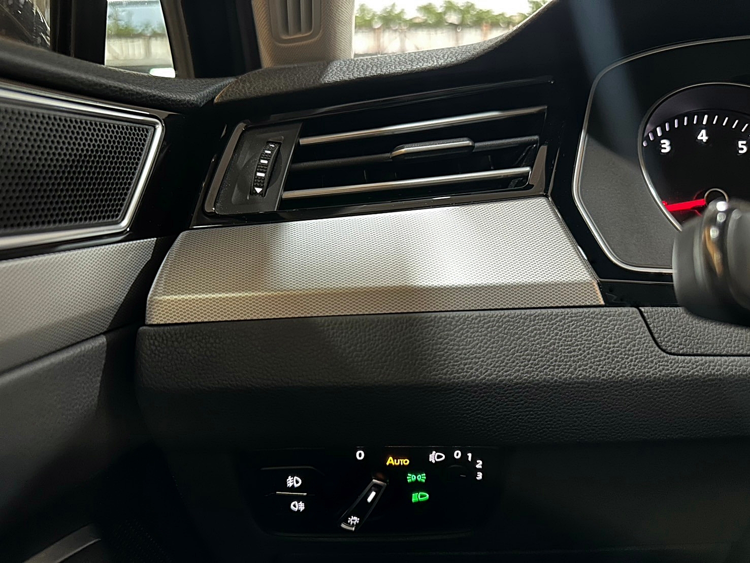 2015年 福斯 Passat Sedan 280 TSI 1.4 新車價135萬 僅跑四萬 一年跑四千 雙離合器7速自手排 渦輪增壓  第8張相片
