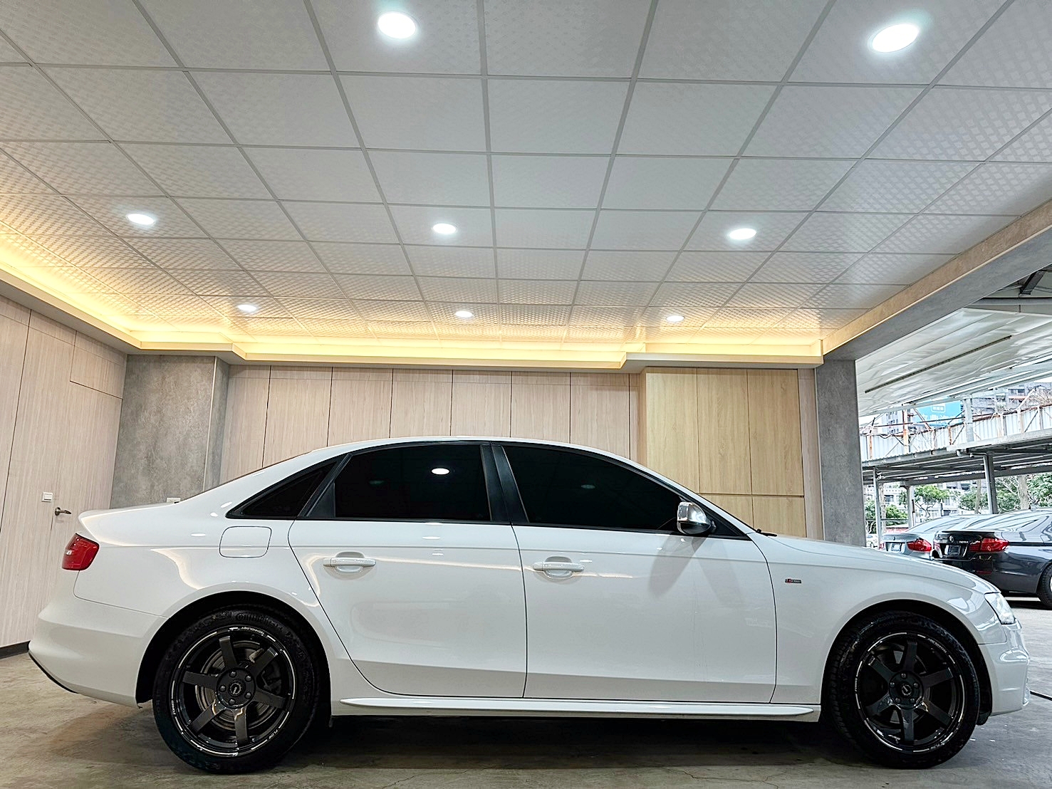 型男必備 2015年 Audi A4 1.8 25 TFSI CVT 8速手自排 渦輪增壓  第3張相片