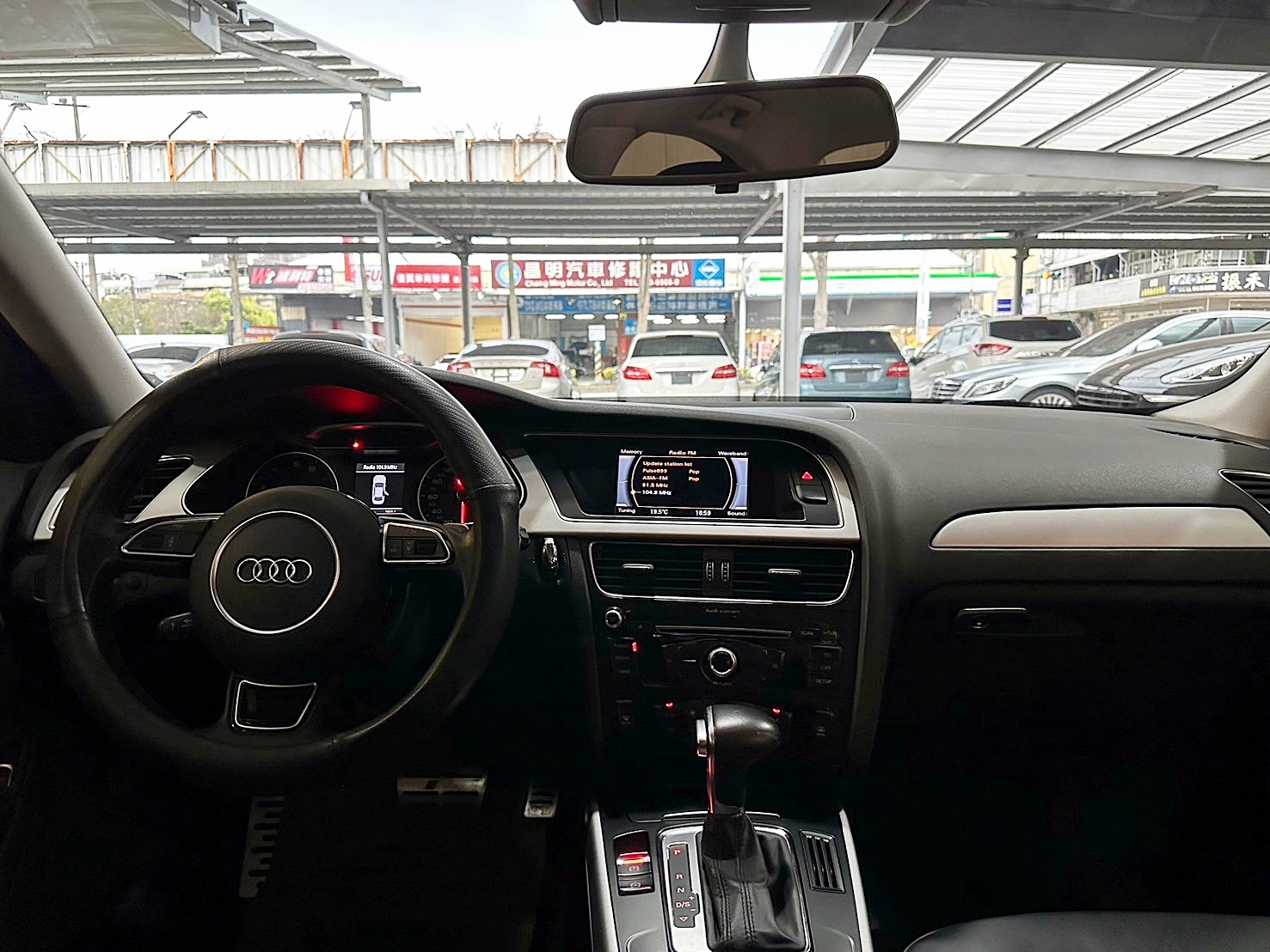 型男必備 2015年 Audi A4 1.8 25 TFSI CVT 8速手自排 渦輪增壓  第5張相片
