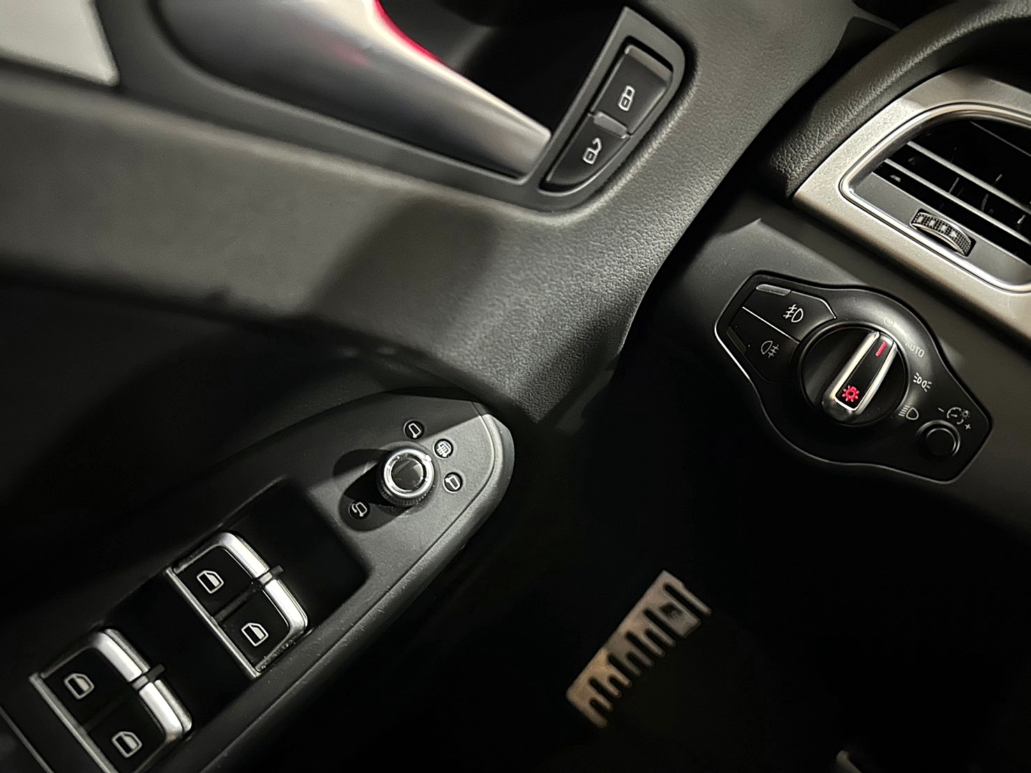 型男必備 2015年 Audi A4 1.8 25 TFSI CVT 8速手自排 渦輪增壓  第7張相片