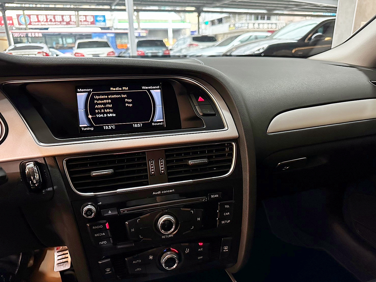 型男必備 2015年 Audi A4 1.8 25 TFSI CVT 8速手自排 渦輪增壓  第8張相片