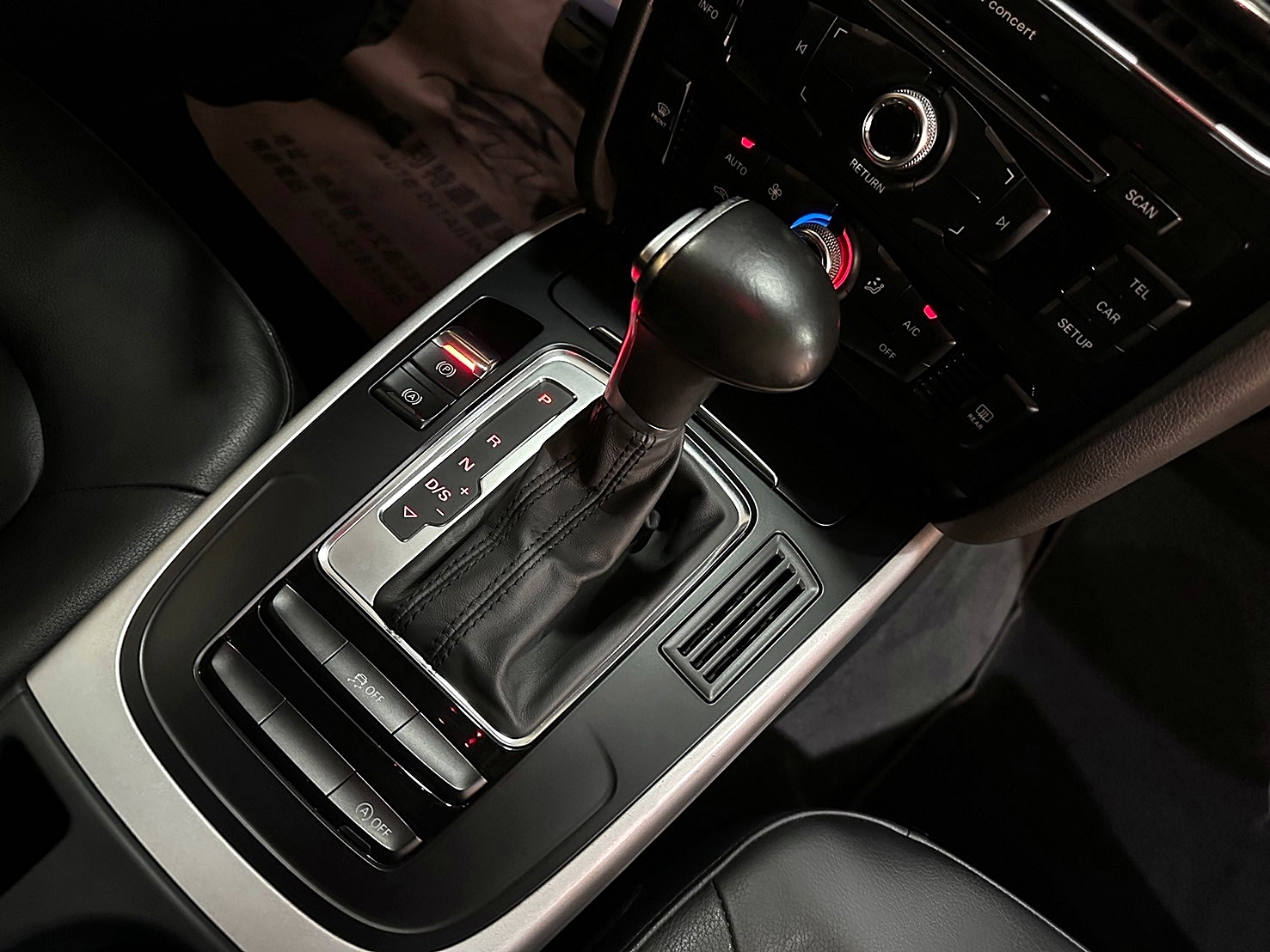 型男必備 2015年 Audi A4 1.8 25 TFSI CVT 8速手自排 渦輪增壓  第10張相片