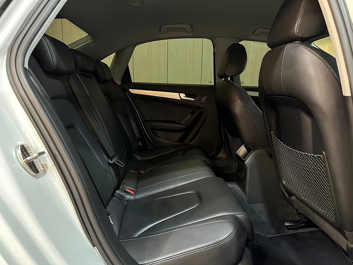 型男必備 2015年 Audi A4 1.8 25 TFSI CVT 8速手自排 渦輪增壓  第11張相片