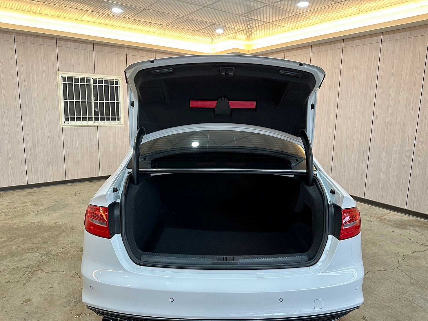 型男必備 2015年 Audi A4 1.8 25 TFSI CVT 8速手自排 渦輪增壓  第16張相片