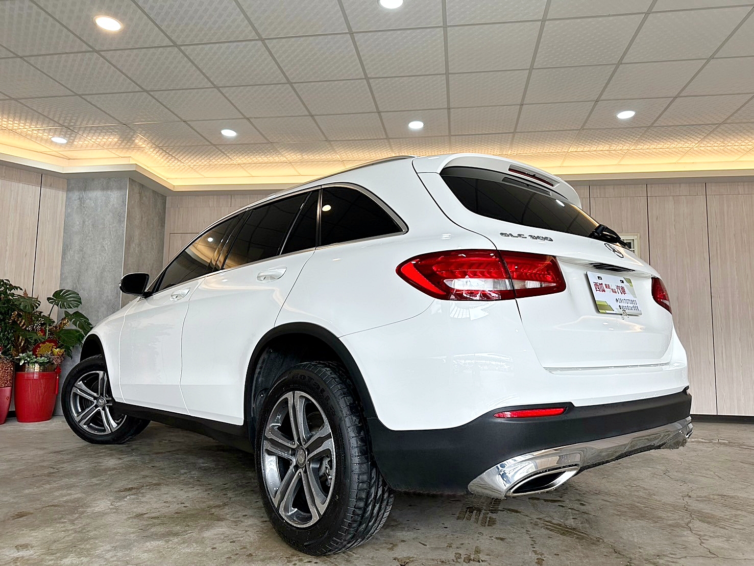 2017年 賓士 最暢銷SUV GLC300 全景天窗 一鍵啟動 電動尾門 可全額貸超貸30萬以  第15張相片