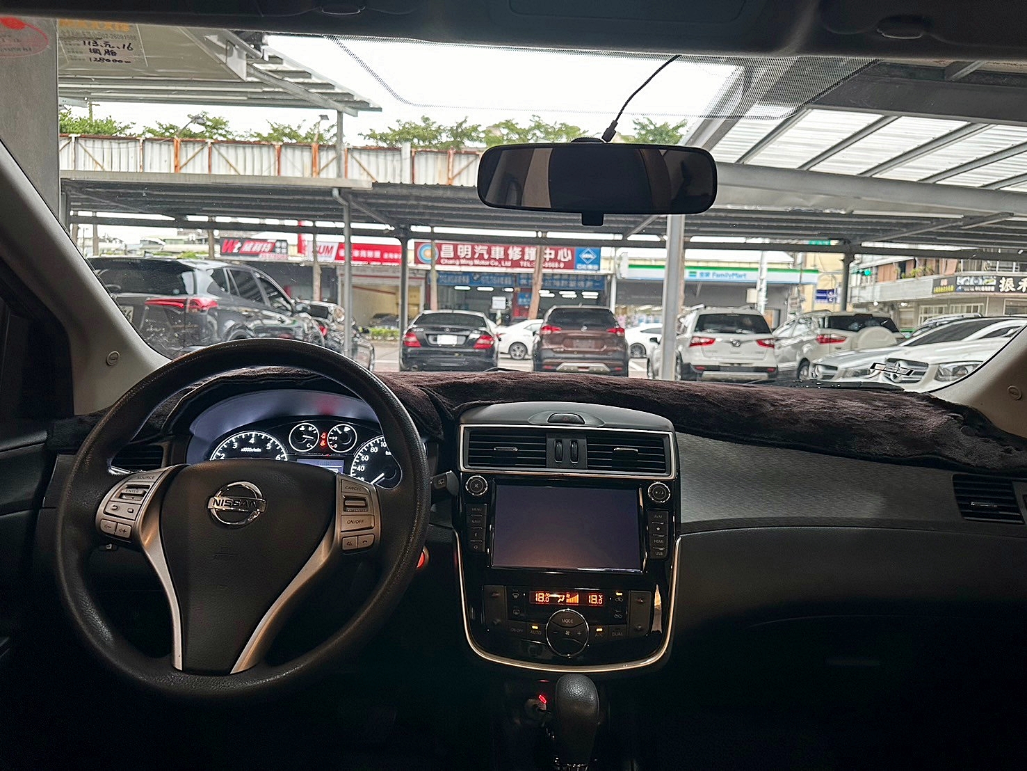 2018年 Nissan Tiida 5D 旗艦版 CVT無段變速 自然進氣 僅跑12萬 ✨盲點偵測  第5張相片