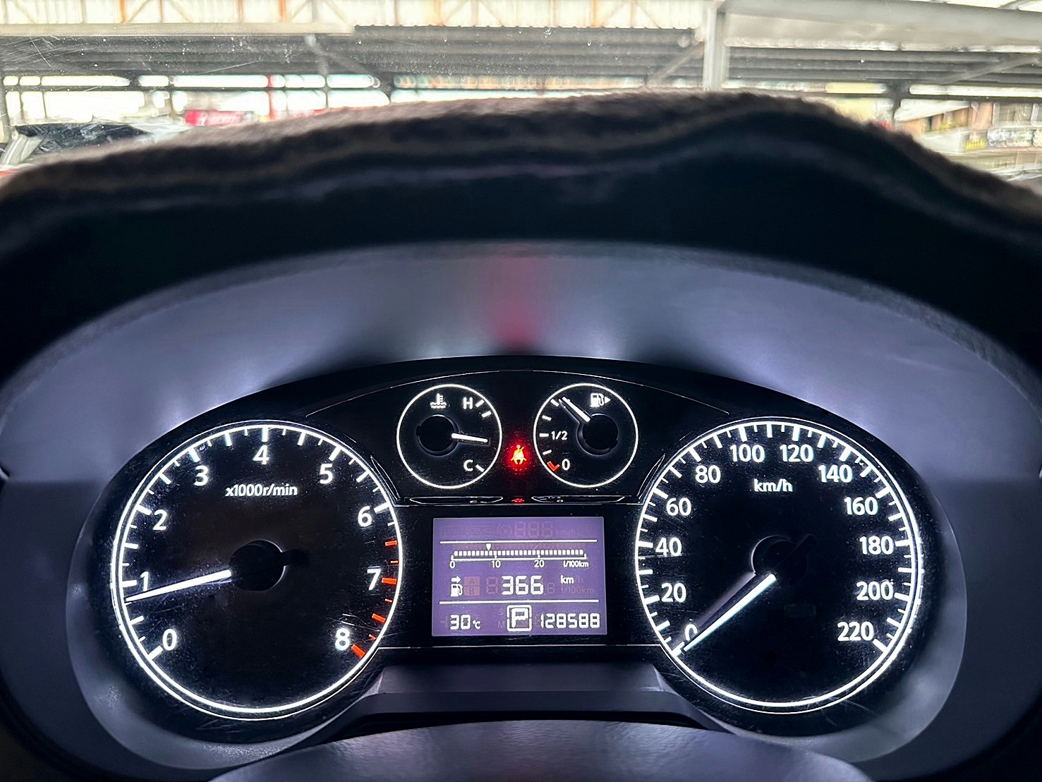 2018年 Nissan Tiida 5D 旗艦版 CVT無段變速 自然進氣 僅跑12萬 ✨盲點偵測  第8張相片