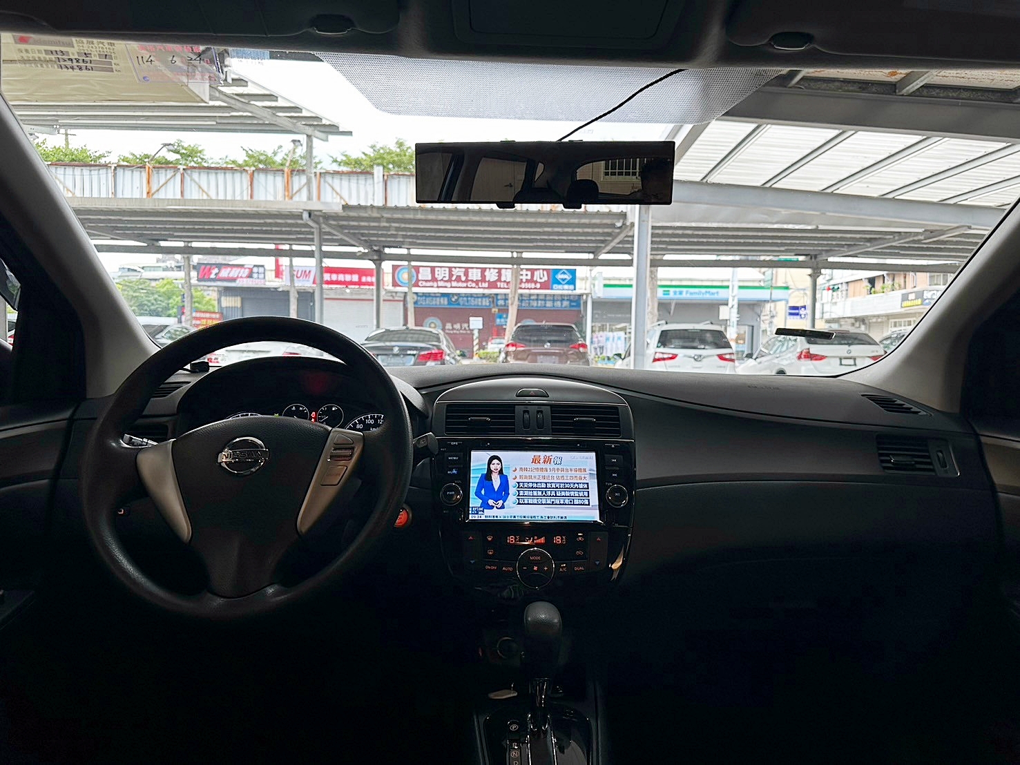 2015年 Nissan Tiida 5D 豪華影音版 僅跑13萬 CVT無段變速 自然進氣  第5張相片
