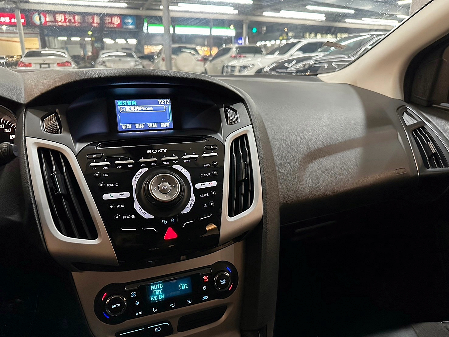2013年 Ford Focus 5D 2.0汽油運動型 雙離合器6速自手排 自然進氣  第10張相片