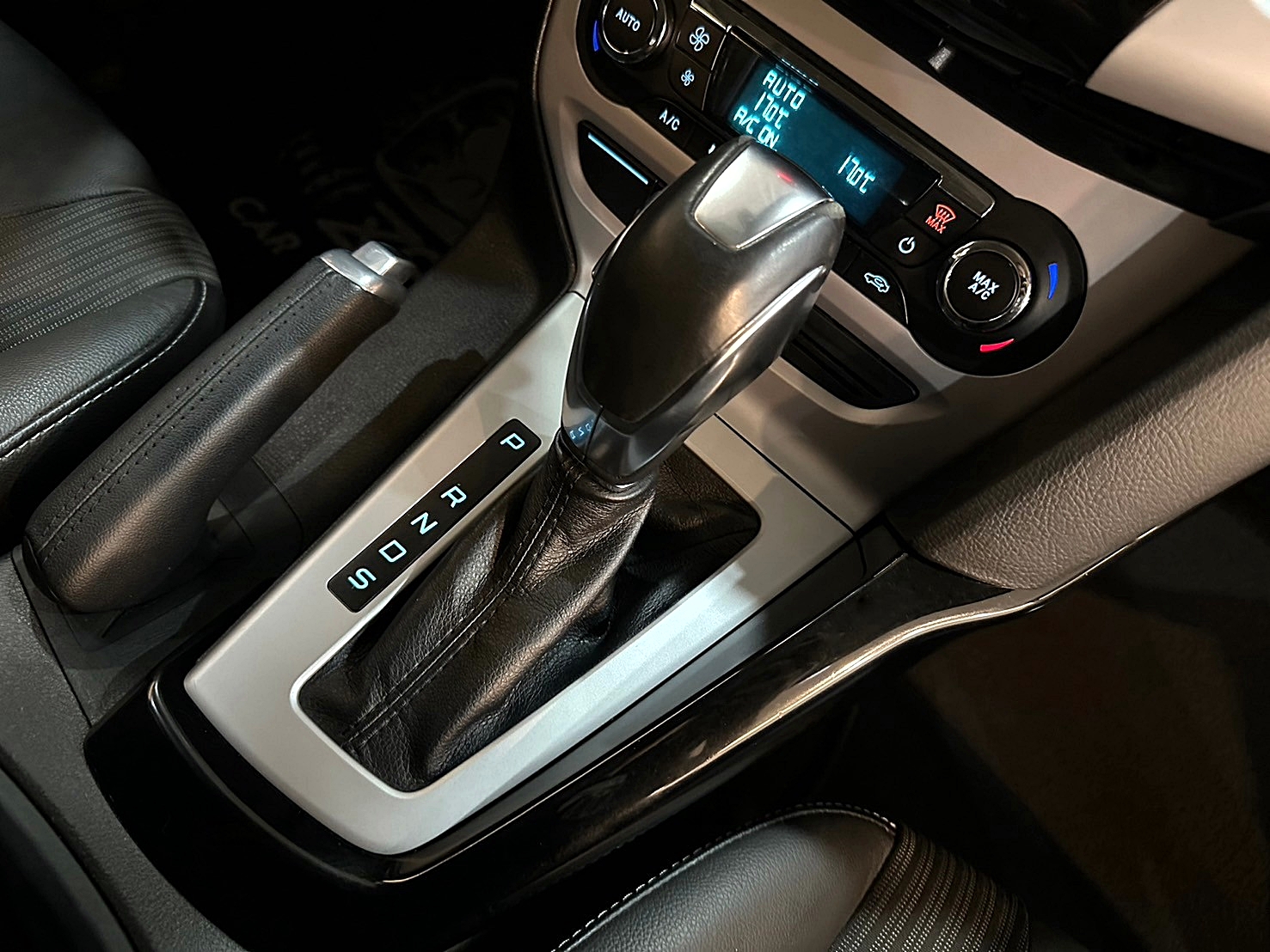 2013年 Ford Focus 5D 2.0汽油運動型 雙離合器6速自手排 自然進氣  第11張相片
