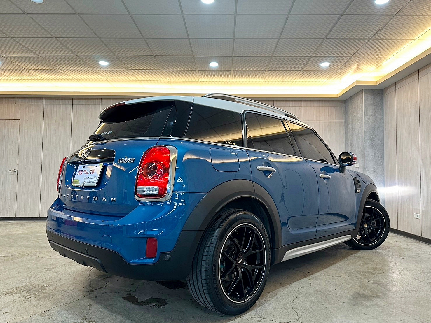 2018年 Mini Cooper Countryman 1.5 6速手自排 渦輪增壓 升級18吋鋁圈(Michelin輪胎)  第16張相片
