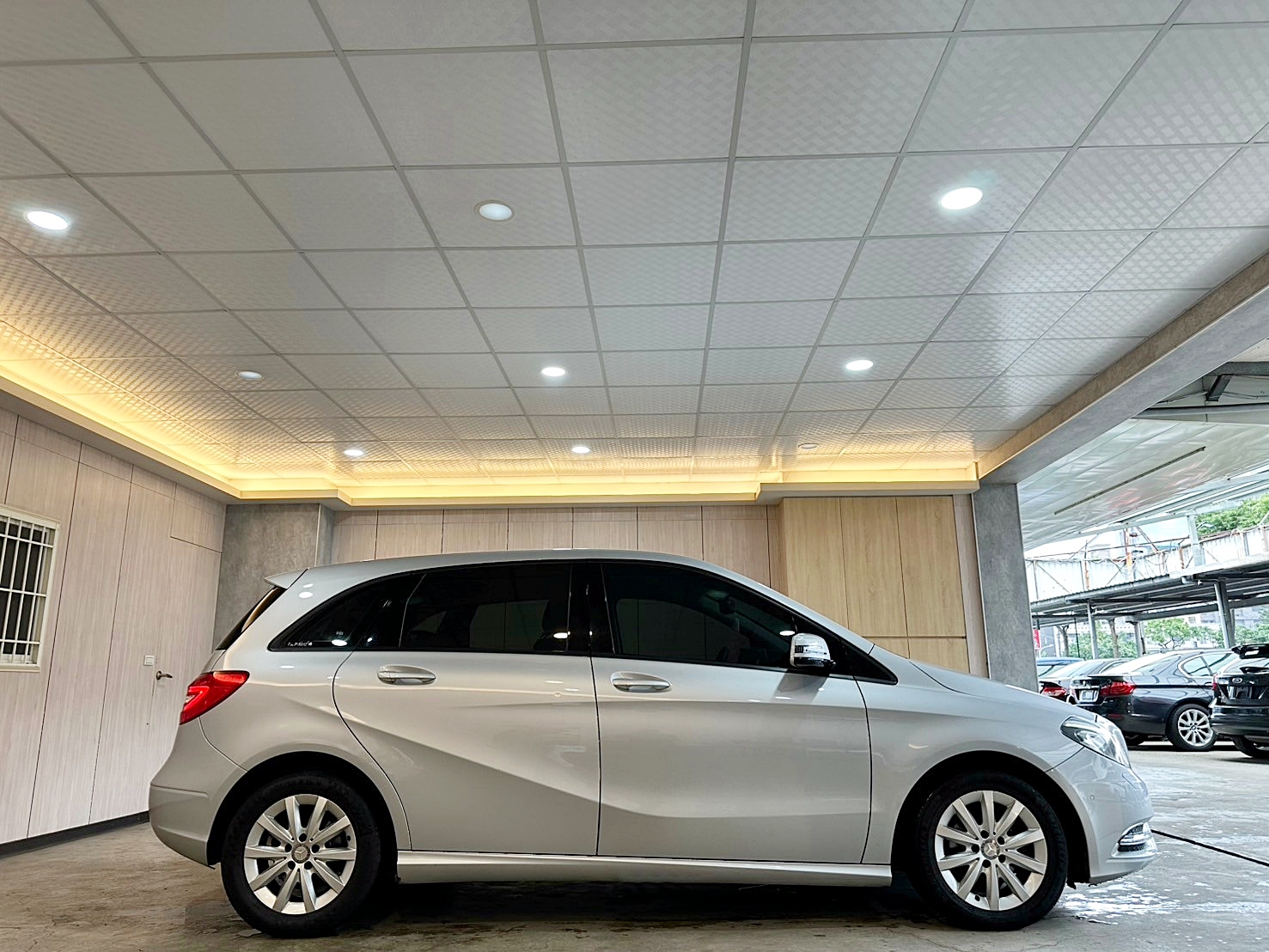 2013年 Benz B180 1.6 僅跑八萬 新車價149萬 雙離合器7速自手排 渦輪增壓  第3張相片