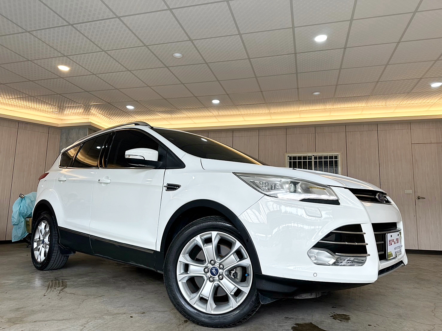 認證車兩年保固 2016年 Ford Kuga 2.0 旗艦型 4WD 新車價120萬 6速手自排 渦輪增壓  第2張相片